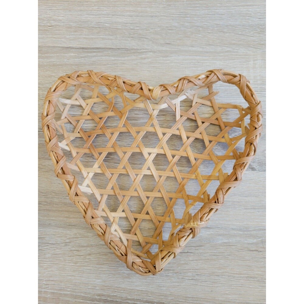 Vintage Handmade Splint Rattan Wicker Heart Basket Signed 1984 10in. ***FLAW